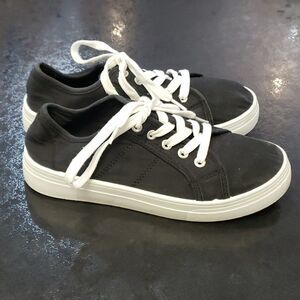 Wild diva sneakers 